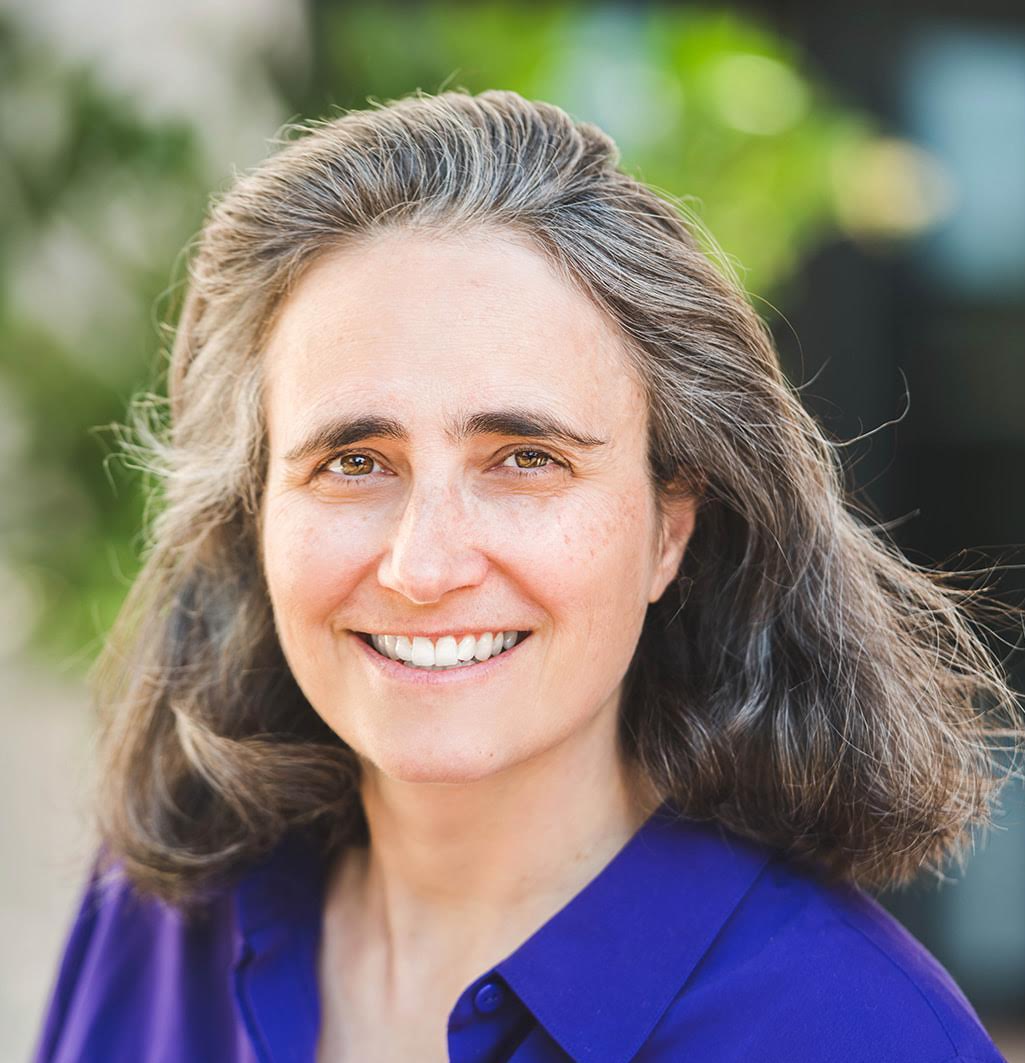 headshot of Halli MacNab